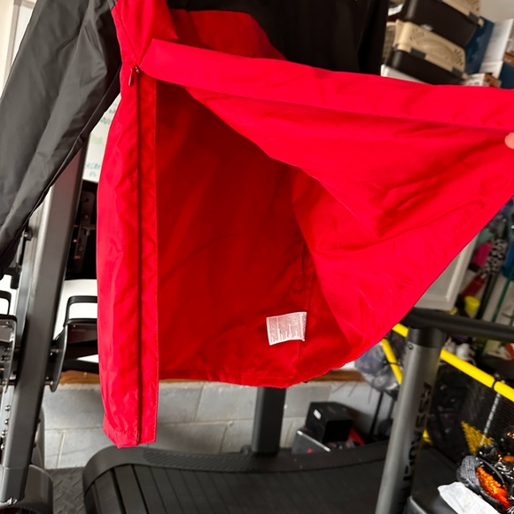 Vans windbreaker. Size L in men. Very good condition new without tags - Picture 6 of 8